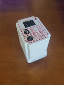 Dayton 6A855 Solid State Time Delay Relay 120Vac 10A - Picture 1 of 5