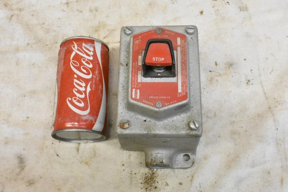 Interruptor eléctrico pulsador industrial NOS EATON CORPORATION EFSC1184 Foto 1 de 4