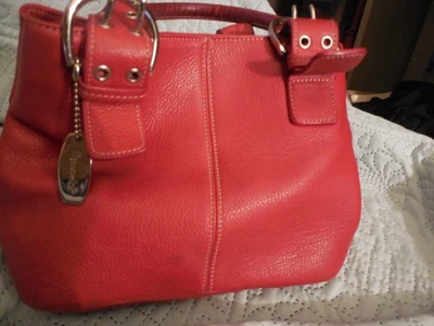 Cartera de hombro de cuero roja Tignanello ~ Hobo ~ Sachel ~ Tote ajustable ~ etiqueta colgante Foto 1 de 4