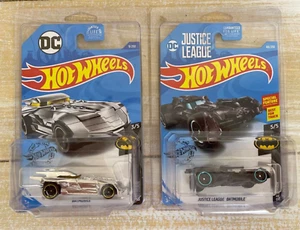 2 Stück Hot Wheels DC Batmobiles Justice League & Batman NEU - Bild 1 von 6
