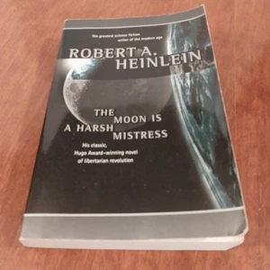 Moon Is a Harsh Mistress by Robert A. Heinlein 1997, Trade Paperback Sci Fi - Foto 1 di 8