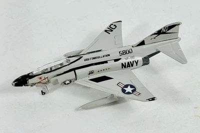 Maisto Edición Especial Fuerza Aérea Marina de los Estados Unidos F-4J Phantom II USS Constellation Foto 1 de 4