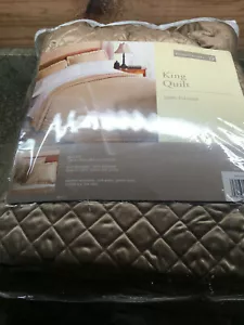 Home Trends 100% Polyester KING Quilt 104/90" Silk Enchantment Beige - Picture 1 of 4
