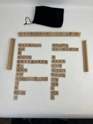 Azulejos de madera Scrabble Game 100 + 4 soportes + bolsa de fieltro negro piezas de repuesto Foto 1 de 2