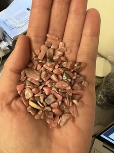 Chips de cristal de rodonita caídas 6,5 oz piedras preciosas a granel piedras naturales sin perforar - Imagen 1 de 2