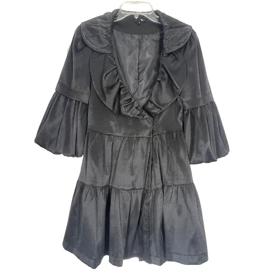 Vestido Abrigo Ryu Mujer Pequeño Negro Texturizado Cuello Volantes en Niveles Mangas Globo Foto 1 de 4