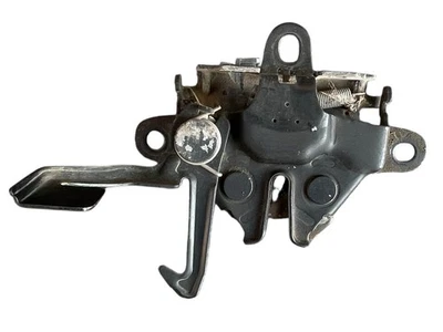 Toyota Solara SLE 2004-2008 montaje de actuador de bloqueo de capó OEM Foto 1 de 4