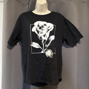 Instant Message T-shirt Black With White Rose Graphic Size M - Picture 1 of 2