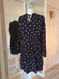 Kleid Damen H&M 46 Viskose Elasthan feminin schwarz weiß Sommer Kofferkleid - Bild 1 von 9