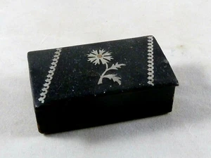 Schnupftabakdose / Lackdose mit Silber-Einlagen der Firma Adt, Pappmaché - Picture 1 of 3