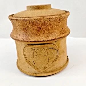 Honigtopf Deckel Tropfdose hellbraun Salzglasur Künstler signiert verziert mit einer Biene - Bild 1 von 10