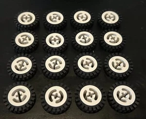 Lego Technic Räder Stein 3482 3483 x 16 kleines Rad Reifen Vintage Ersatzteile - Bild 1 von 5