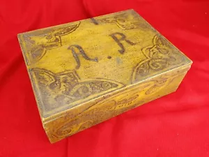 Grande Boîte , Coffret à Couture Garni , Décor en Pyrogravure Ancien ... - Photo 1/9