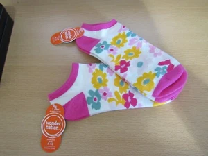 New Wonder Nation No Show Socks 2 Pair Size 4-10 Girls Pink White Floral - Picture 1 of 2
