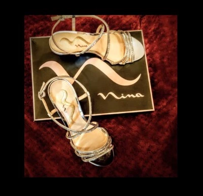 Zapatos/sandalias Nina Neona plateados adornados TALLA 6.5 tacón 2.5" FUE $139.99, NUEVOS Foto 1 de 4