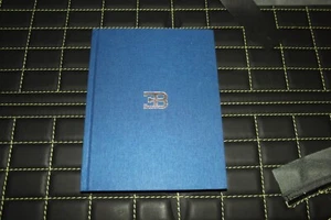 RARO prospetto/brochure clienti Bugatti The Ettore Bugatti Collection copertina in tessuto - Foto 1 di 4