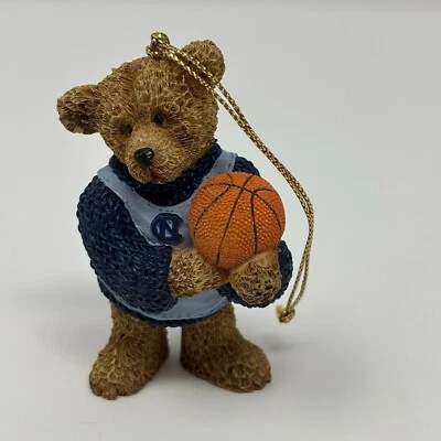 De Colección The Ridgewood Collection UNC Tacones Alquitrán Baloncesto Navidad Adorno Oso Foto 1 de 4