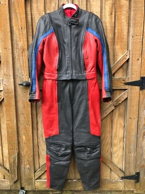 宝马 Motorrad 2 件摩托车赛车套装 D 码 42 美国 L 红色黑色皮革 — 第 1/4 张图片