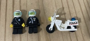 Vintage Authentic Lego Policeman Minifigure w/ White Motorcycle 6684 6384 6540 - Picture 1 of 2