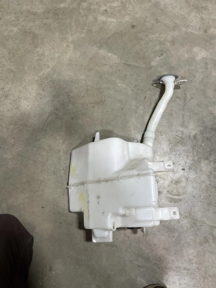 Оригинальный резервуар бак омывателя ветрового стекла 2009-2013 Nissan 370z 28910-1ea0a - Изображение 1 из 4