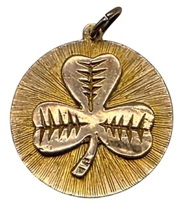 VINTAGE Solid 9k Yellow Gold Ladies Pendant ~ THREE LEAF CLOVER ~ - Picture 1 of 3