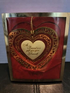 Ornamento Lenox "Un amigo es un regalo que te das a ti mismo" corazón en caja "B" - Imagen 1 de 3