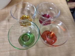 4er Set Dessertschalen aus buntem Glas Eisbecher Sherbetbecher - Bild 1 von 2