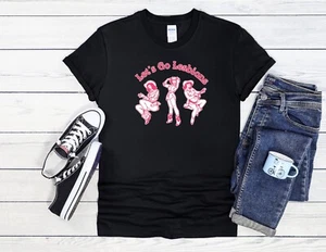 T-Shirt Let's Go Lesbians Western Pride Männer Frauen Unisex Hoodie Baseball 3818 - Bild 1 von 5