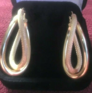 Pendientes aros entrelazados de oro amarillo de 14K con textura de 2,8 gramos - Imagen 1 de 1