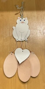 Carillón de viento vintage hecho a mano blanco gato gatito gatito corazón de cerámica - Imagen 1 de 4