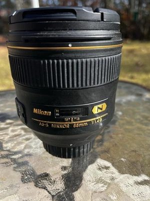 Nikon AF-S Nikkor 85mm f/1.4G Prime Lens w/Tiffen UV filter - Image 1 of 4