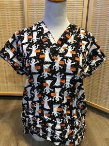 Halloween Scrubs Top Cartoon Extra Small XS Ghost Boo! White and Black (H680) - Picture 1 of 5