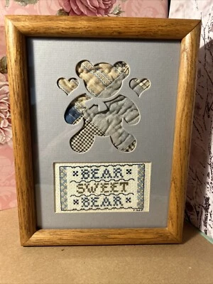 Oso de peluche bordado a mano enmarcado vintage oso dulce bebé guardería azul Foto 1 de 4
