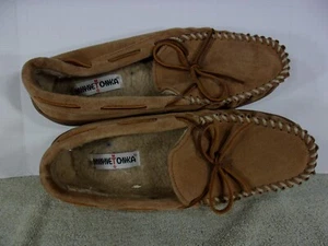 Minnetonka Men's LEATHER RUBBER BOTTOM MOCCASIN SHOES Size 9 Golden TAN 41363 - Picture 1 of 7