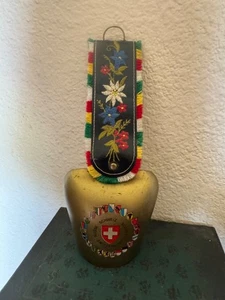 Campana de Cabra Vaca Suiza Vintage Latón ~ Correa de Cuero Floral Bordada ~ Propiedad - Imagen 1 de 9