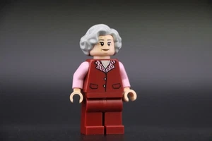 LEGO® The Trolley Witch Minifig hp379 Harry Potter Angry Grandma NEW 76405 76423 - Picture 1 of 2