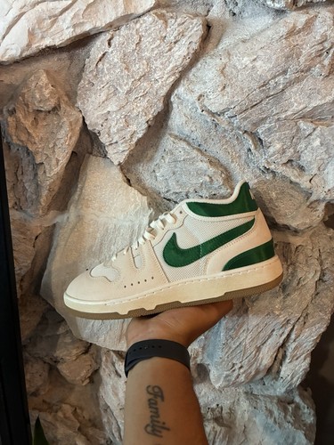 Nike Attack Stato Sociale Verde