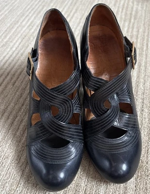 Zapatos de salón Chie Mihara para mujer negros Mary Jane de 3,5” pulgadas talla US7/EU 38 punta redonda Foto 1 de 4