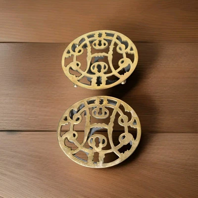 Винтажный 2-футовый однотонный индийский латунный исторический чарльстонский дизайн на ножках 7 дюймов  - Изображение 1 из 4