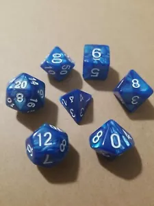 Polyhedral Gaming Set 7pz Blue Swirl; DnD, gioco di ruolo, SPEDIZIONE GRATUITA - Foto 1 di 2