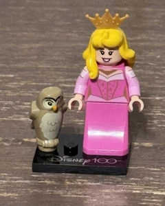 LEGO Disney 100 Minifigure La Bella Addormentata da Collezione Assemblato Completo - Foto 1 di 2