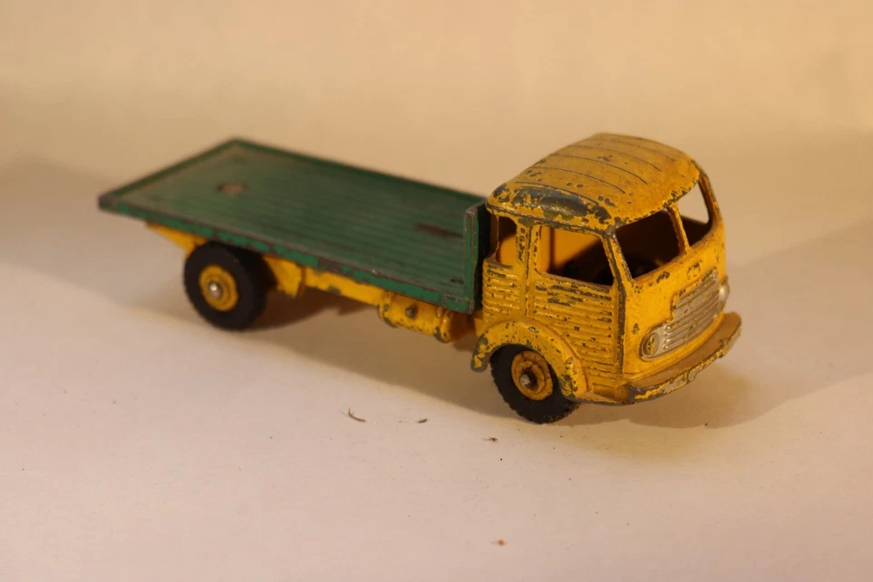 dinky toys Simca cargo plateau ref.33 - Photo 1/4
