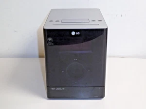 LG FA163 Kompakt Stereoanlage mit Radio / USB / iPod Dock, CD-Player DEFEKT - Picture 1 of 5