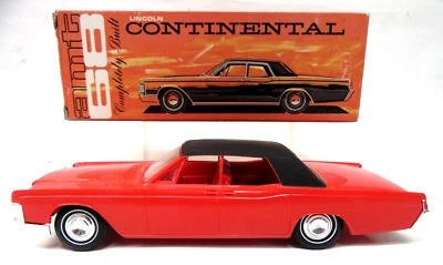 1968 LINCOLN CONTINENTAL red 1/24 AMT friction dealer promo model w/box - Image 1 of 4