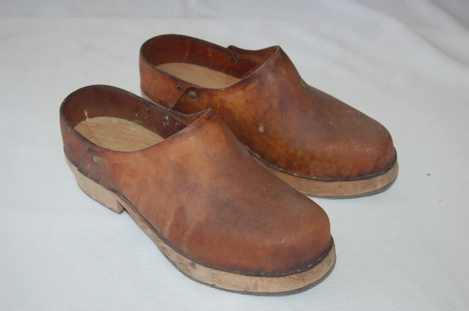 Sabot ancien bois et cuir  , décoraration chalet , montagne, artisanal , - Photo 1/4