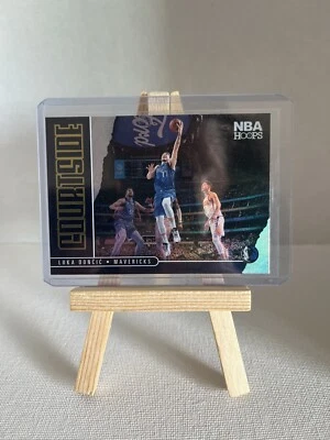 2020-21 Panini NBA Hoops Luka Doncic Courtside Holo Dallas Mavericks  #4 - Image 1 of 2