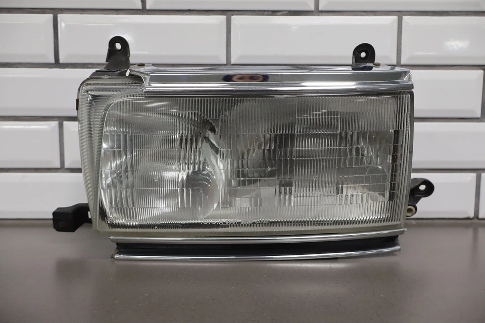 Lámpara de luz izquierda del conductor Lexus LX450 1996-1998 Foto 1 de 4