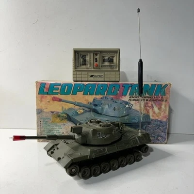 Leopard RC Tank Radio Controlled Model Features 8 Functions Z Super - Image 1 of 4
