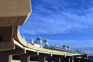 AEROPUERTO INTERNACIONAL DE DENVER Encontrado 35mm DIAPOSITIVA Foto ARQUITECTURA 57 LA 81 F - Imagen 1 de 1
