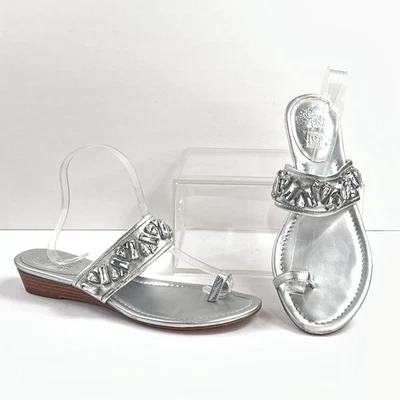 Sandalias Vince Camuto para mujer 8,5 plateadas cristales con joyas tanga punta lazo Irena Foto 1 de 4